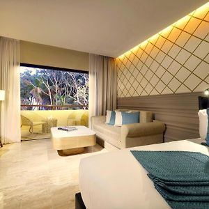 Junior Suite Poolside Ocean View